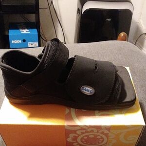 DARCO MedSurg Medical Surgical Shoe Post Op Women Medium Square Toe Black